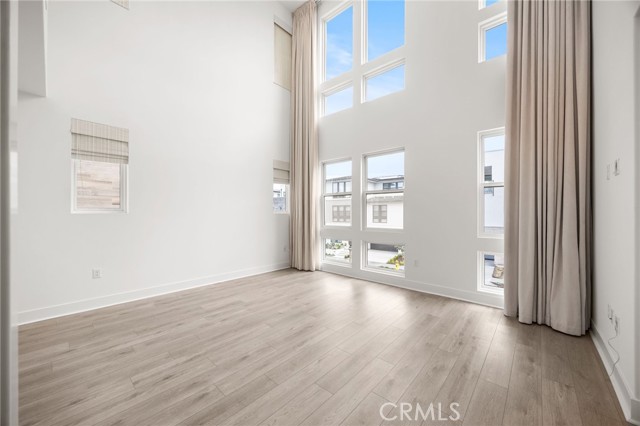 Detail Gallery Image 15 of 28 For 157 Creation St, Irvine,  CA 92618 - 5 Beds | 5 Baths