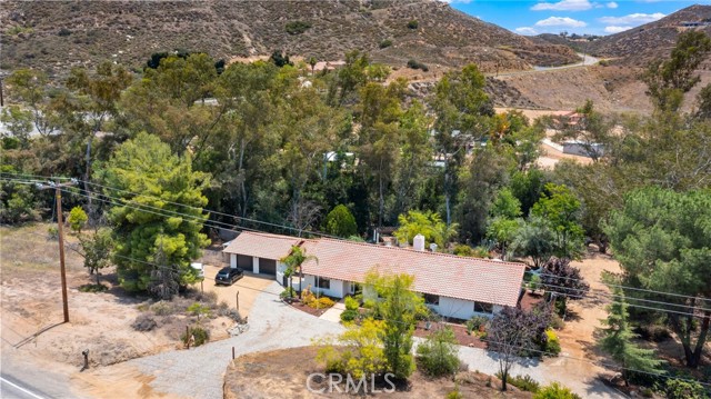 Image 29 of 33 For 21885 Lake Mathews Drive