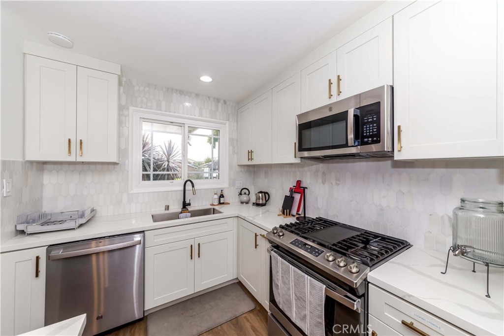 1048 Fairbrook Lane