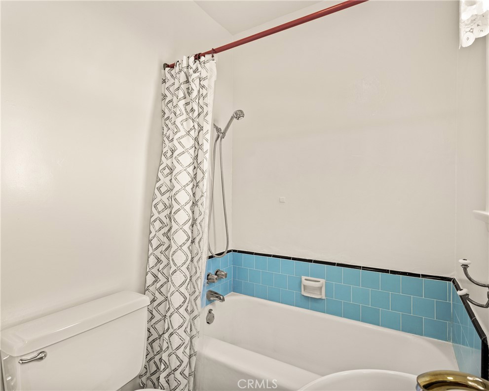 https://media.crmls.org/medias/ec8e9241-0e72-460f-a07b-1c1c5211e313.jpg?preset=X-Large
