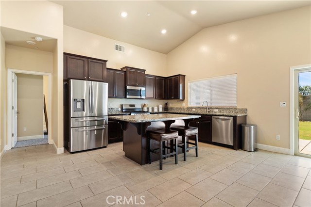 Detail Gallery Image 14 of 30 For 5913 Blue Spruce Ave, Bakersfield,  CA 93313 - 4 Beds | 2 Baths