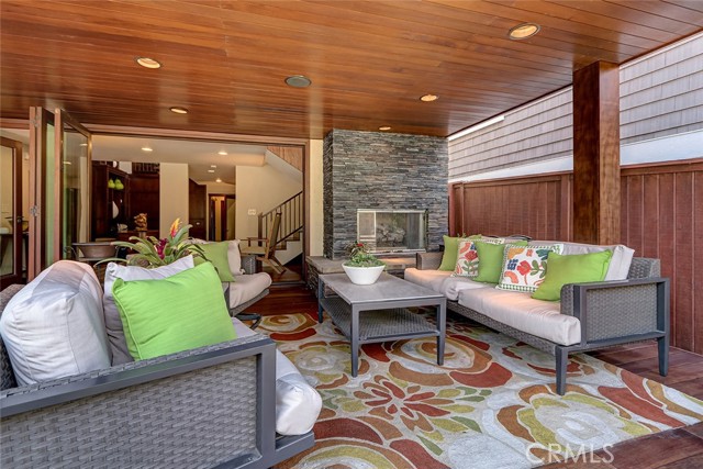 Detail Gallery Image 5 of 47 For 436 32nd St., Manhattan Beach,  CA 90266 - 4 Beds | 4 Baths