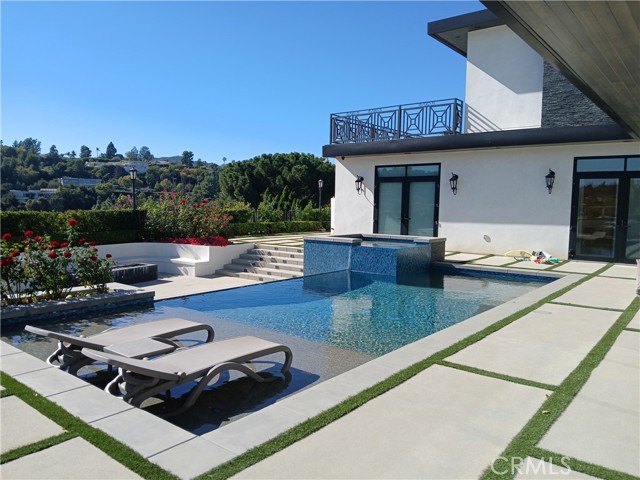 Detail Gallery Image 5 of 14 For 15819 High Knoll Rd, Encino,  CA 91436 - 6 Beds | 6/2 Baths