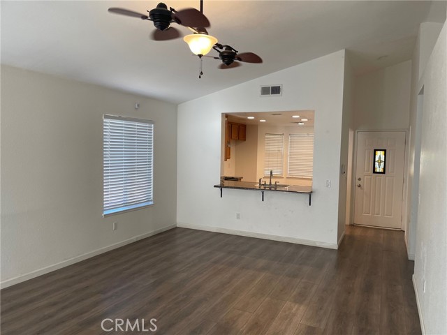 Detail Gallery Image 5 of 9 For 1005 Lilac St, Hemet,  CA 92545 - 2 Beds | 1 Baths