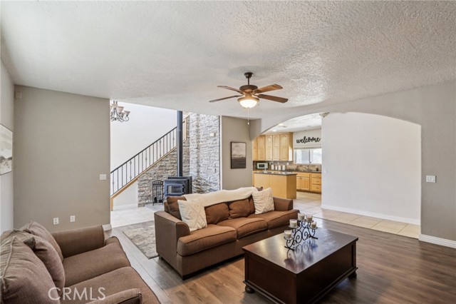 8294 Aster Road, Oak Hills CA: https://media.crmls.org/medias/ec8efd6e-c63c-418f-a257-6f02e1bfef78.jpg
