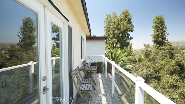 1537 Wildwood Drive, Eagle Rock CA: https://media.crmls.org/medias/ec8f058a-3450-48f9-b0ae-354fb0ec1165.jpg