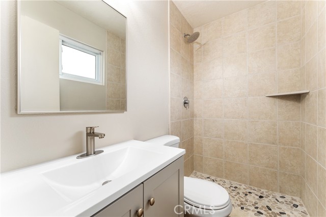 Detail Gallery Image 16 of 25 For 17556 Pinedale Ave, Fontana,  CA 92335 - 3 Beds | 1/1 Baths