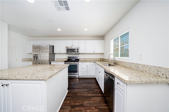 Detail Gallery Image 3 of 13 For 25287 Hitch Rail Ln, Menifee,  CA 92584 - 5 Beds | 3 Baths