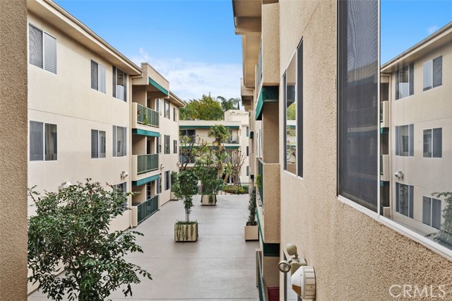 Detail Gallery Image 34 of 35 For 4501 Cedros #239,  Sherman Oaks,  CA 91403 - 2 Beds | 2 Baths
