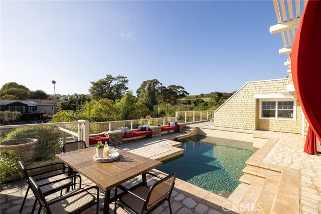 633 Rockford Road, Corona del Mar CA: https://media.crmls.org/medias/ec916cdc-a969-4ce1-b9af-09dc662f645a.jpg