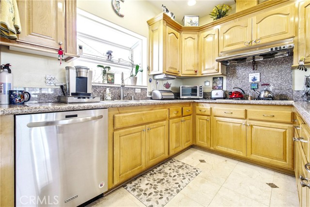 Detail Gallery Image 9 of 29 For 2313 Nelson a,  Redondo Beach,  CA 90278 - 4 Beds | 3/1 Baths