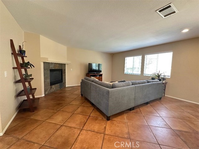 33667 Abbey Road, Temecula CA: https://media.crmls.org/medias/ec91ab80-70fd-4a6b-8eb4-d9f214df04fb.jpg