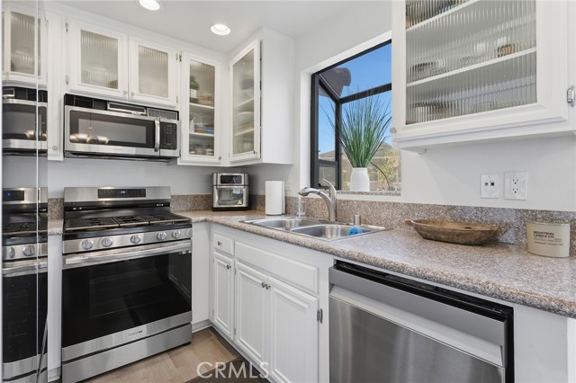 Detail Gallery Image 8 of 31 For 28031 Sarabande, Canyon Country,  CA 91387 - 3 Beds | 2 Baths