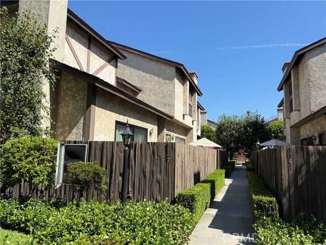 1147 Arcadia AVE Unit: 3