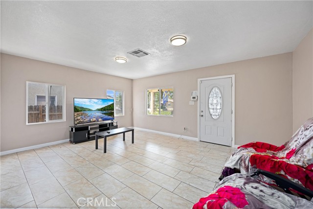 Detail Gallery Image 4 of 20 For 1737 N Mountain View Ave, San Bernardino,  CA 92405 - 4 Beds | 2 Baths