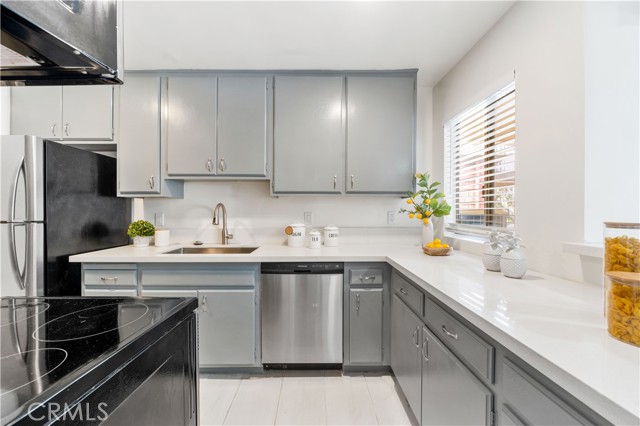 Detail Gallery Image 9 of 27 For 5674 Windsor Way #201,  Culver City,  CA 90230 - 2 Beds | 2 Baths