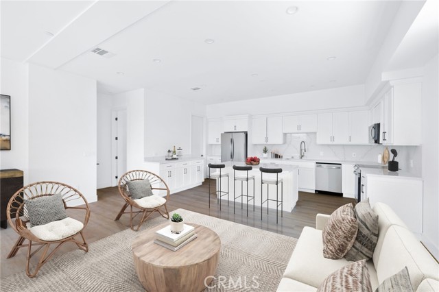 Detail Gallery Image 9 of 27 For 4827 Oakwood Ave, Los Angeles,  CA 90004 - 4 Beds | 4/1 Baths