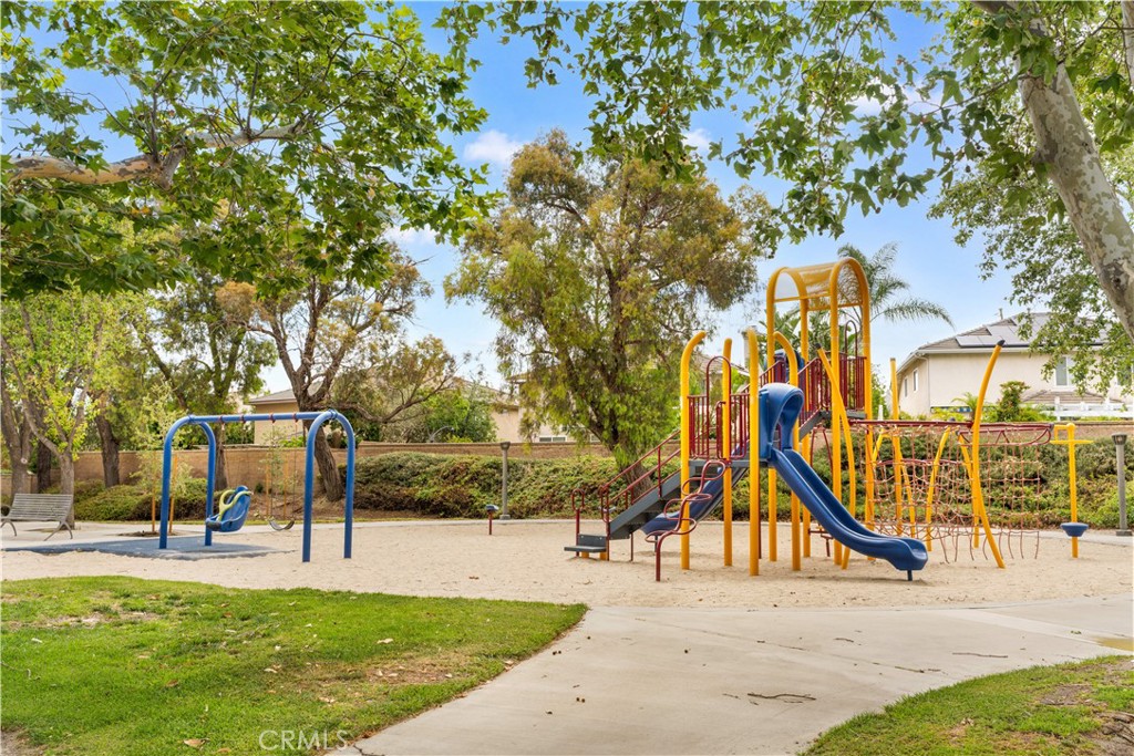 https://media.crmls.org/medias/ec9500b6-8029-4aef-bc29-b22e3d38576e.jpg?preset=X-Large