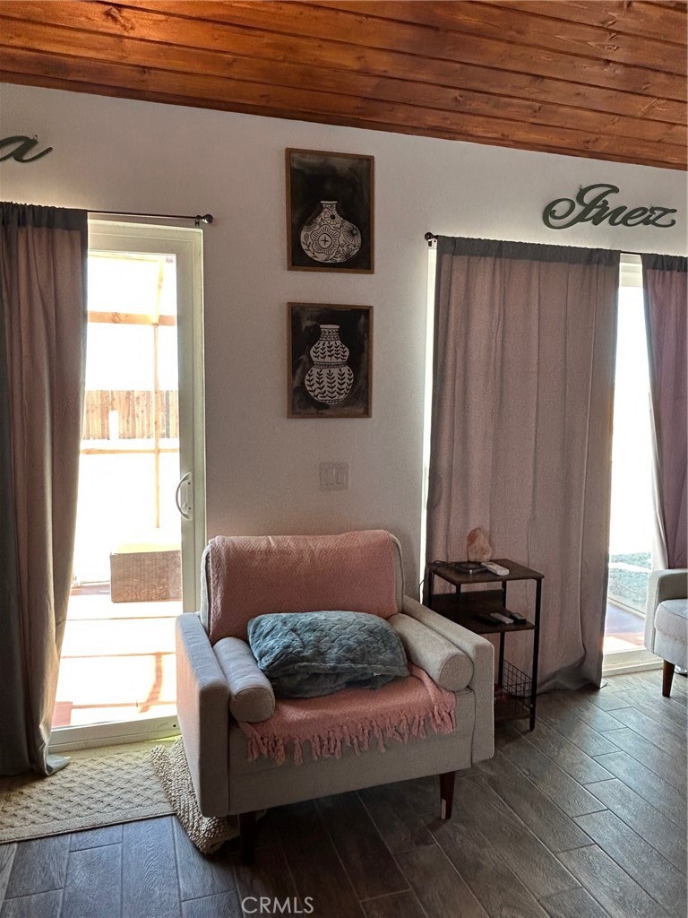 https://media.crmls.org/medias/ec9574f0-372f-41c9-bebe-a3159a6913be.jpg?preset=X-Large