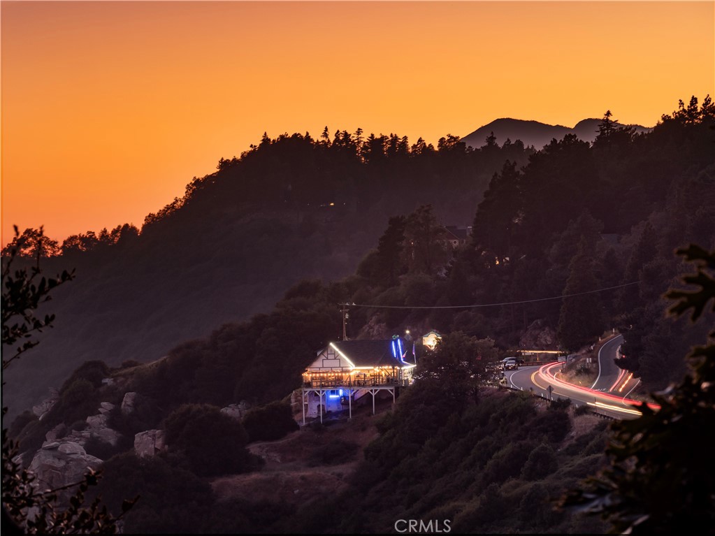 https://media.crmls.org/medias/ec958cab-af24-4093-9bbe-f253781ca463.jpg?preset=X-Large