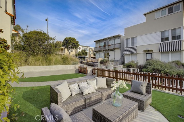 129 8th Street, Manhattan Beach, California 90266, 5 Bedrooms Bedrooms, ,3 BathroomsBathrooms,Residential,Sold,8th Street,SB23211315