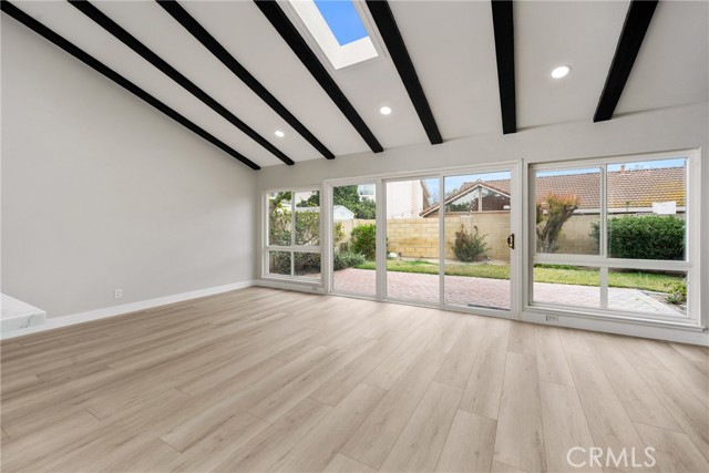 Image 10 of 25 For 9374 Fleetwood Street