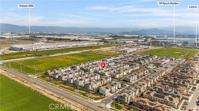 4253 S Heather Privado, Ontario CA: https://media.crmls.org/medias/ec96ac82-2af0-4f92-8a26-f2327a36e062.jpg