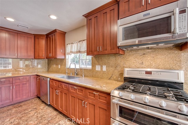 Detail Gallery Image 17 of 28 For 18771 Oriente Dr, Yorba Linda,  CA 92886 - 3 Beds | 2 Baths