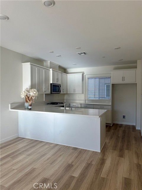 Detail Gallery Image 10 of 22 For 22309 Spanish Oak, Torrance,  CA 90502 - 4 Beds | 3/1 Baths