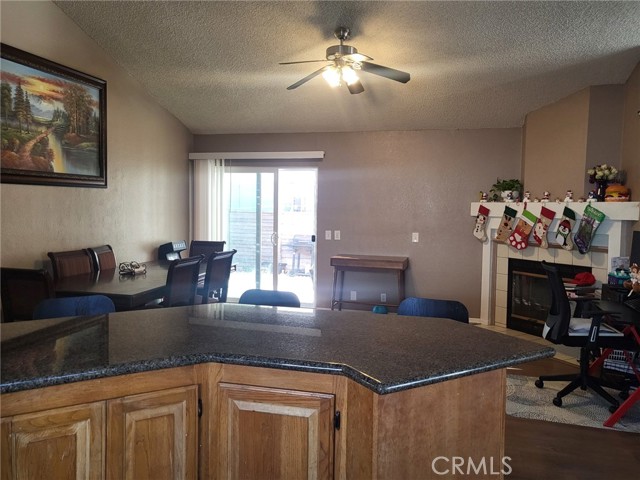 Detail Gallery Image 10 of 18 For 19842 Emerald Creek Dr, Canyon Country,  CA 91351 - 3 Beds | 2 Baths