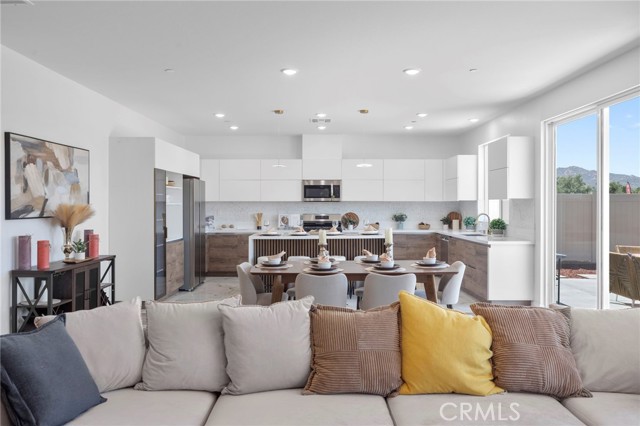 Detail Gallery Image 8 of 55 For 14425 Buvan Ct, Moreno Valley,  CA 92555 - 5 Beds | 3/1 Baths