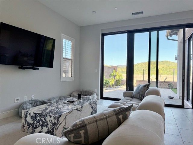 Detail Gallery Image 5 of 15 For 140 Tomahawk, Irvine,  CA 92618 - 4 Beds | 4 Baths