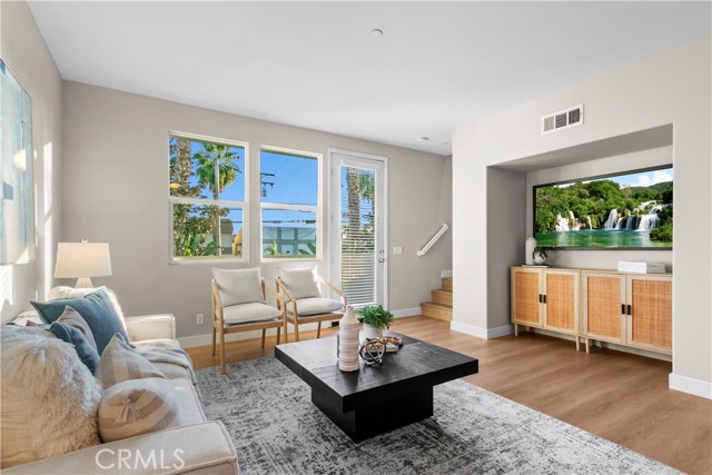 Image 21 of 30 For 52 Preston  