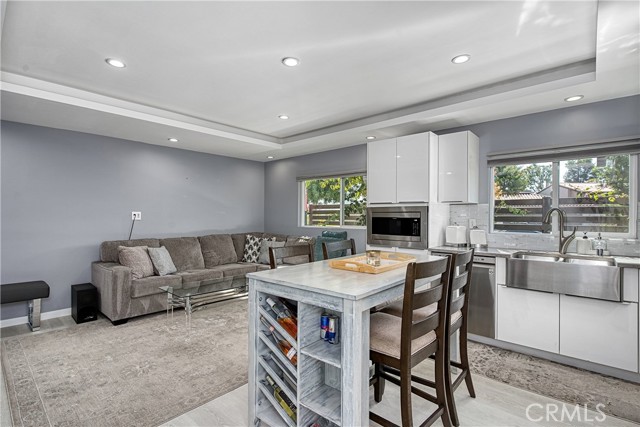 23207 Park Esperanza, Calabasas CA: https://media.crmls.org/medias/ec98b5f9-d09e-44da-ad81-5609b3c0ba50.jpg