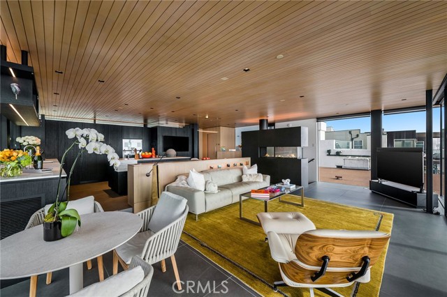 4320 The Strand, Manhattan Beach CA: https://media.crmls.org/medias/ec9a449e-65f6-4cac-8a2a-4a26581d4530.jpg
