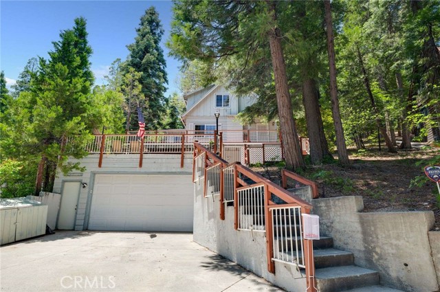 Detail Gallery Image 3 of 42 For 395 Primrose Cir #1-2,  Lake Arrowhead,  CA 92352 - 4 Beds | 3 Baths