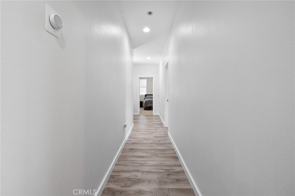 https://media.crmls.org/medias/ec9b879f-f843-4860-85e7-68dee272b93e.jpg?preset=X-Large