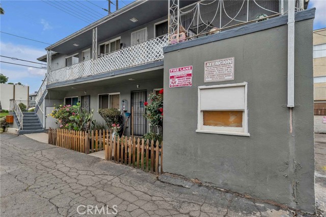6862 Hazeltine Avenue, Van Nuys CA: https://media.crmls.org/medias/ec9ba649-53bd-4b4e-8280-6ae9de24670d.jpg