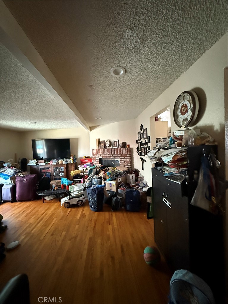 https://media.crmls.org/medias/ec9c3958-16ae-4863-b01a-9acfb51cead4.jpg?preset=X-Large