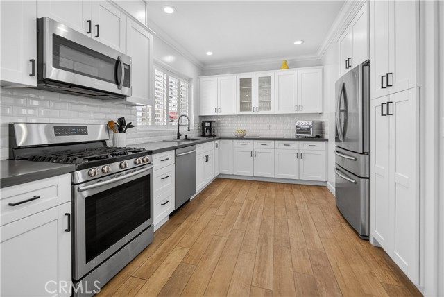 Detail Gallery Image 17 of 36 For 5240 Yarmouth, Encino,  CA 91316 - 3 Beds | 2/1 Baths