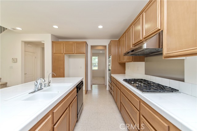 10324 BOLD RED Drive, Rancho Cucamonga CA: https://media.crmls.org/medias/ec9dd188-146a-4c6e-b1ec-5074b90ab985.jpg