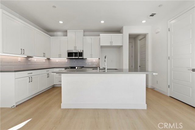 Detail Gallery Image 38 of 47 For 1544 W Plaza Del Amo, Torrance,  CA 90501 - 3 Beds | 2/1 Baths