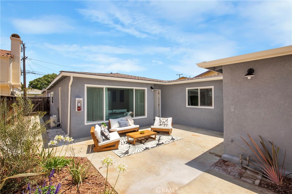 Duplex at 18508 Kingsdale Avenue