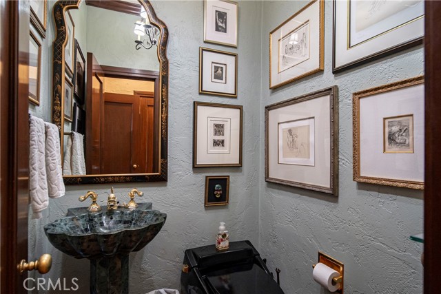 Detail Gallery Image 18 of 57 For 3320 E 1st St, Long Beach,  CA 90803 - 4 Beds | 3/1 Baths