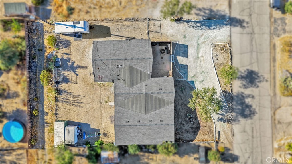 https://media.crmls.org/medias/eca082ea-3315-47da-9a17-927251a31578.jpg?preset=X-Large