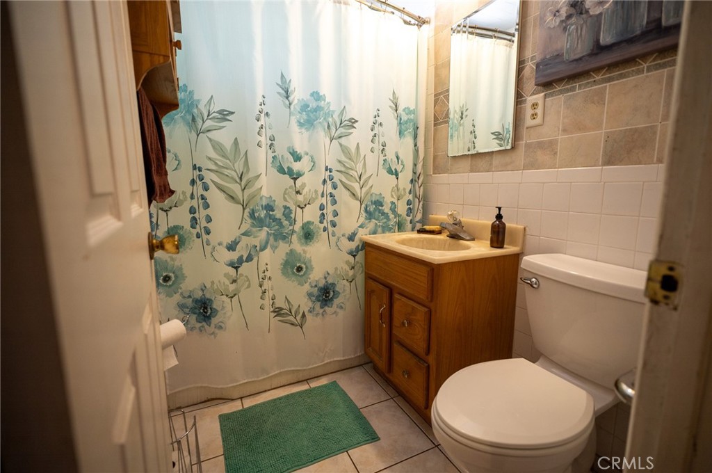 https://media.crmls.org/medias/eca11ad1-5ffa-4771-b956-dda015842c52.jpg?preset=X-Large