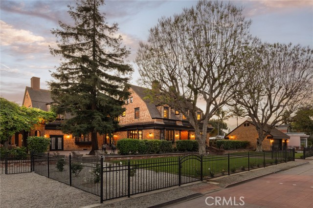 Detail Gallery Image 11 of 62 For 11 La Linda Dr, Long Beach,  CA 90807 - 8 Beds | 4/3 Baths