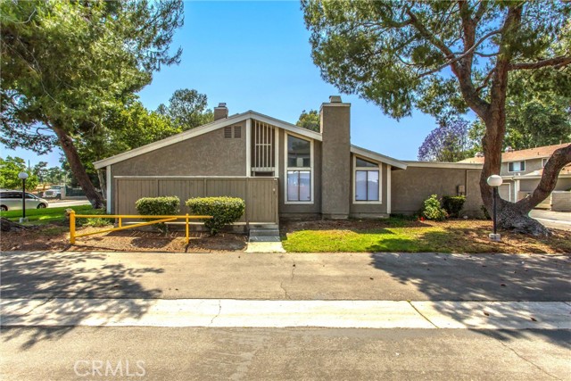 2061 W Redlands Boulevard, Redlands CA: https://media.crmls.org/medias/eca20f42-b333-4bfd-ae44-8009dfcc4a8b.jpg