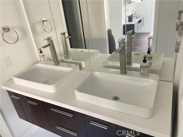 40 Anjou, Newport Coast CA: https://media.crmls.org/medias/eca23b2a-3df5-449f-b18c-6df135ac0781.jpg