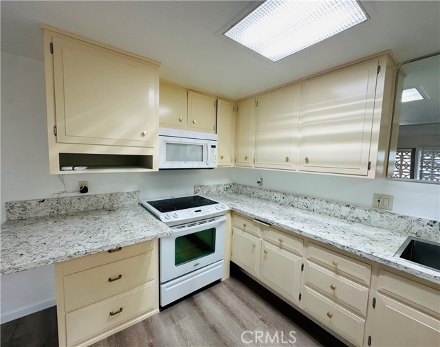 Detail Gallery Image 7 of 13 For 1331 Oakmont Road, M7-146d, Seal Beach,  CA 90740 - 1 Beds | 1 Baths